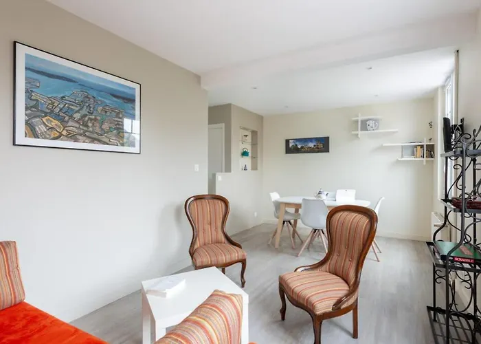 Apartament Great Near The